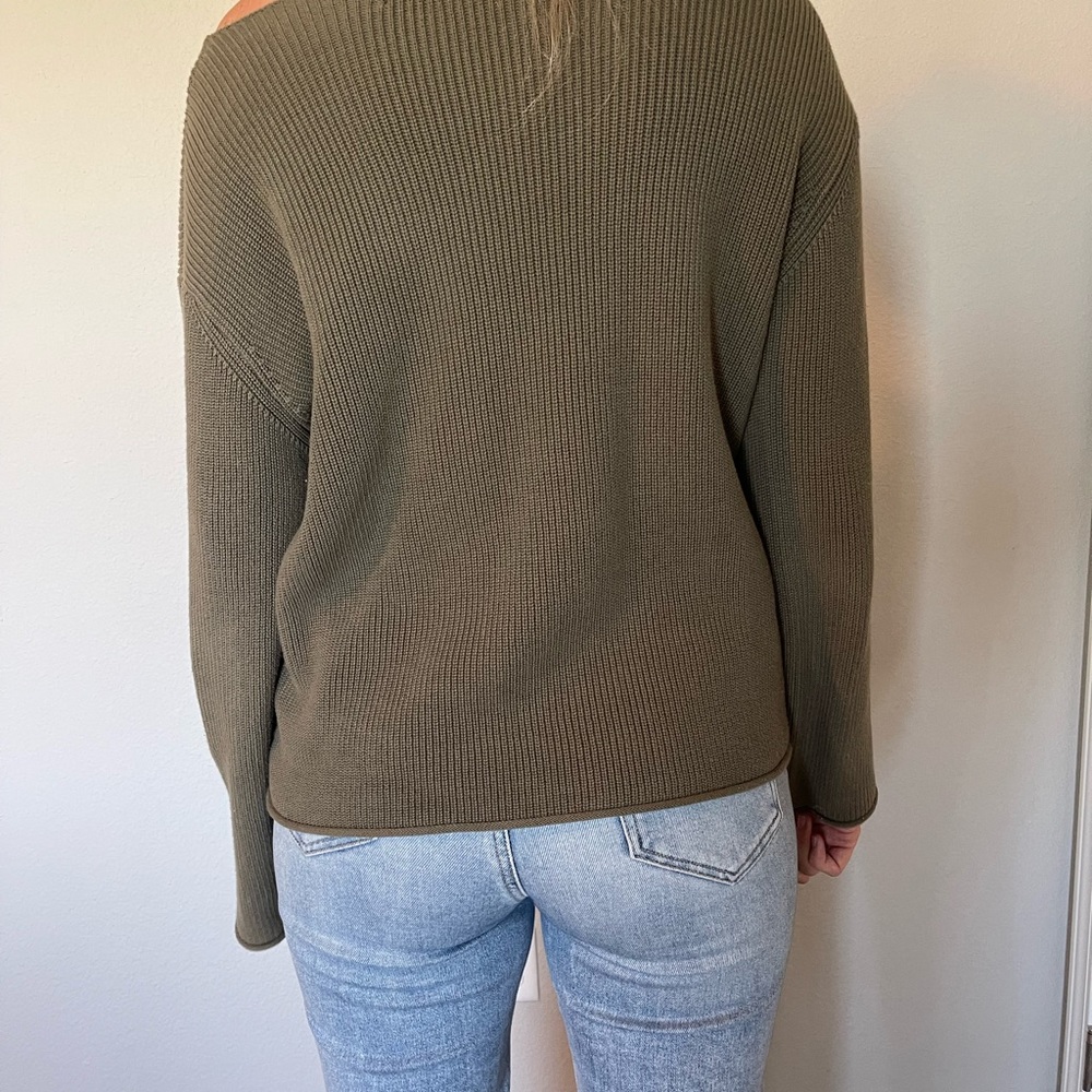 Green sweater - Picture 2 of 2